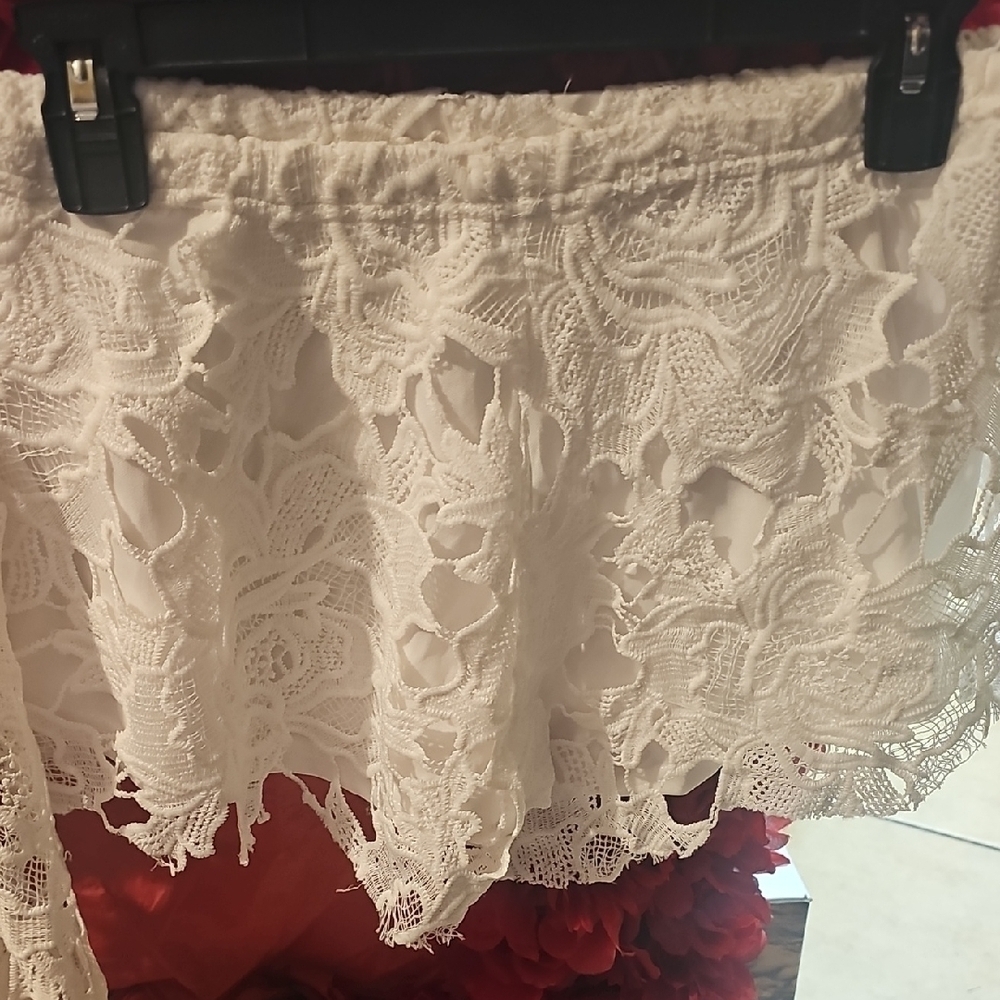 Women's NEW Elegant Lace Cardigan and Short Set Size L/XLarge - Picture 2 of 6